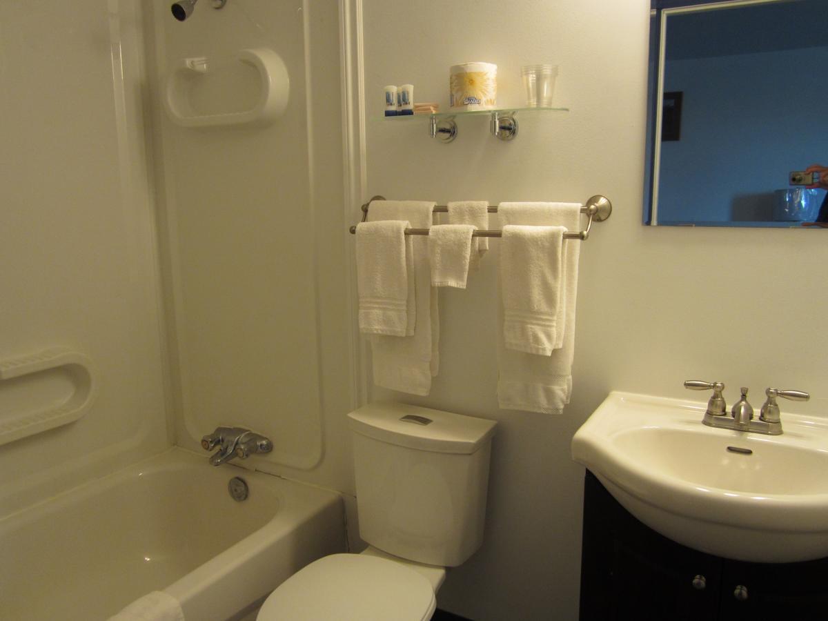 Nisutlin Trading Post Motel Teslin Room photo