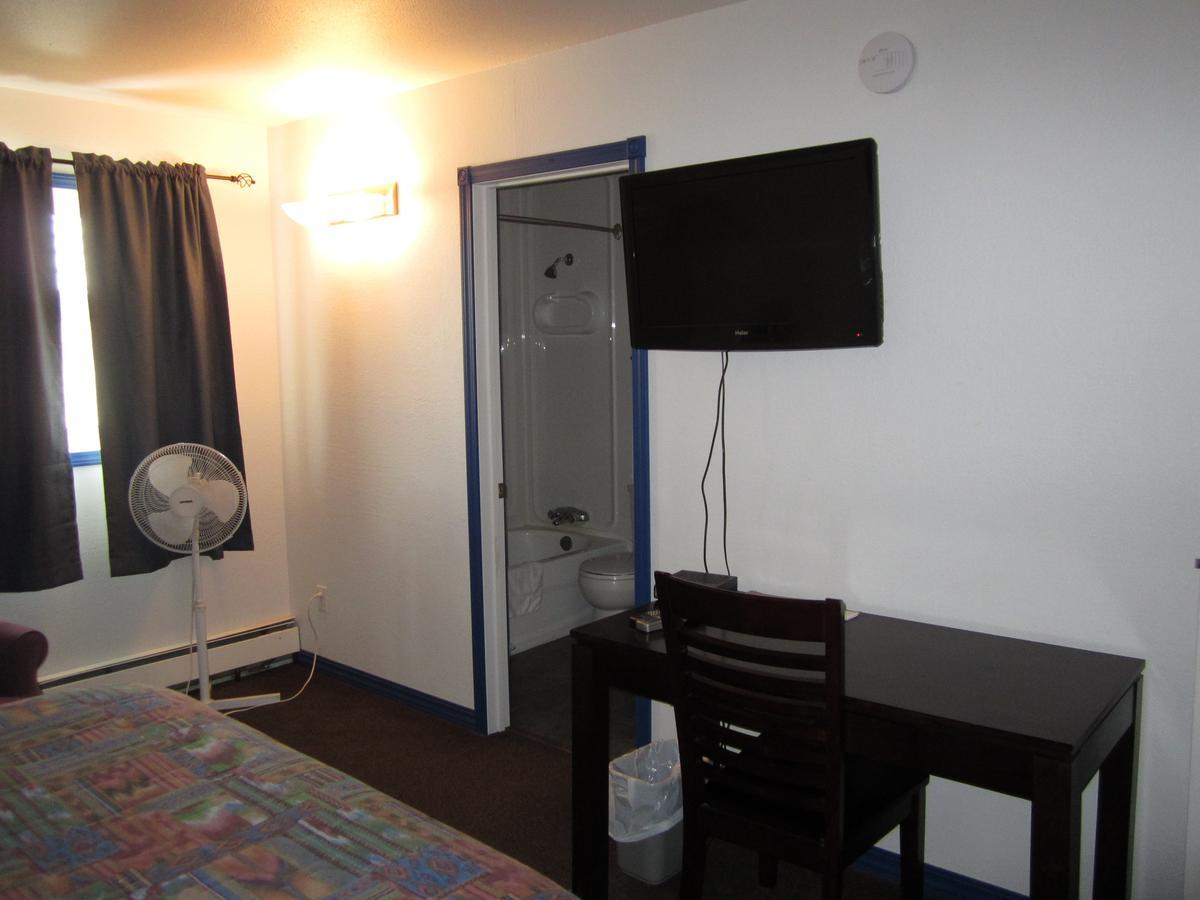Nisutlin Trading Post Motel Teslin Room photo
