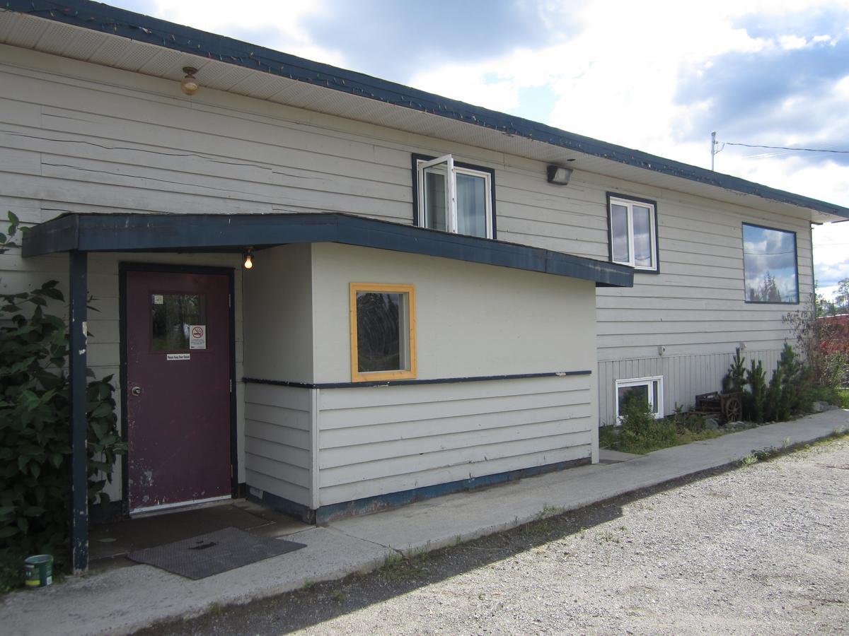 Nisutlin Trading Post Motel Teslin Exterior photo